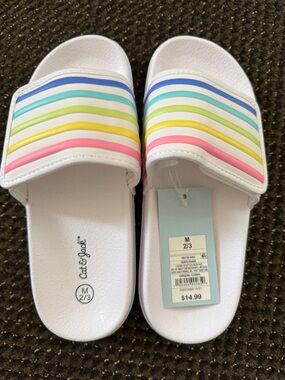 Cat & Jack slides children’s size 2/3 (M)
